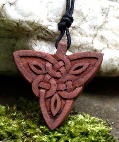 Anhänger - TRIANA - Keltische Dreiheit - aus Holz