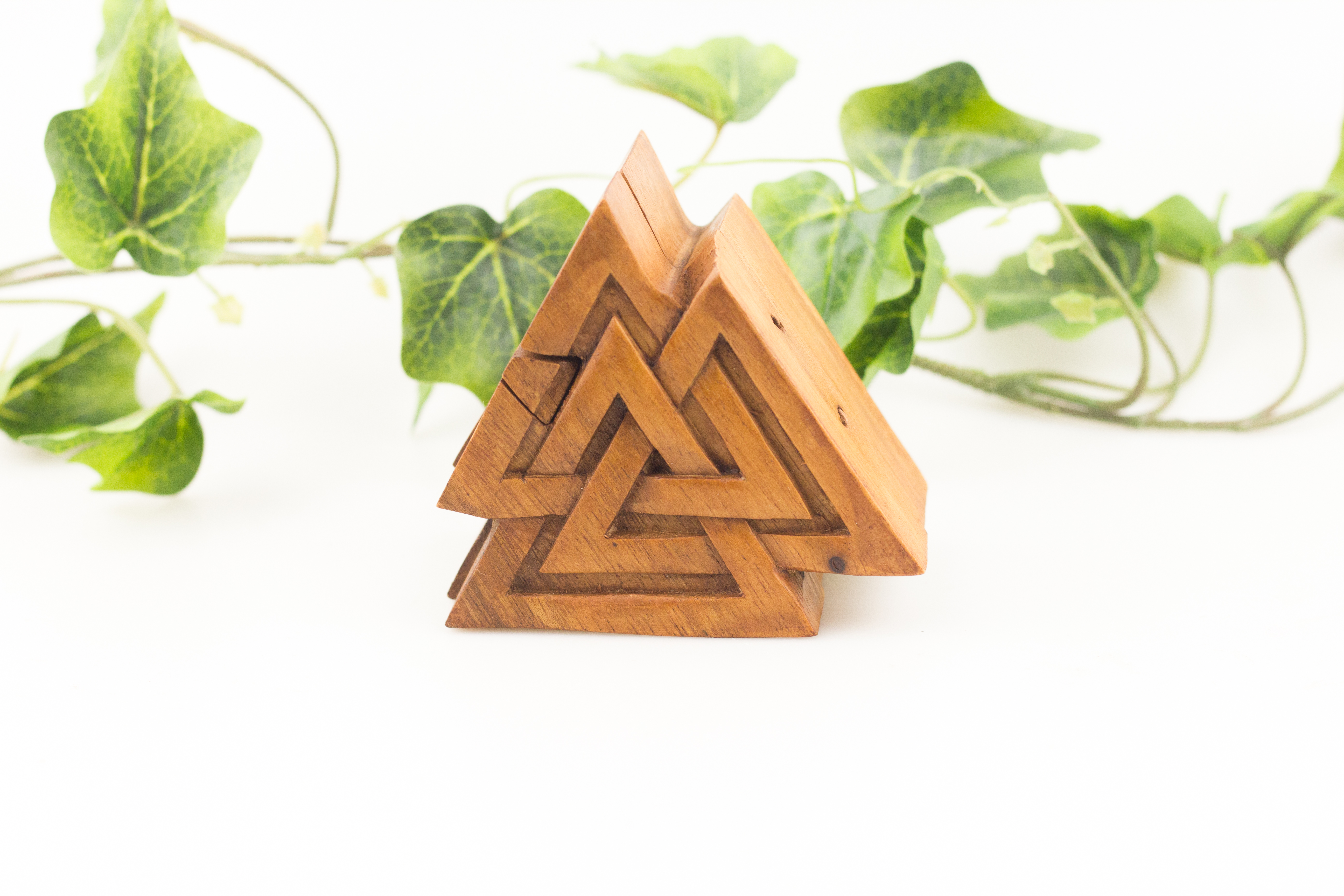 Geschenk- & Schmuck-Dose - VALKNUT - 10.5 cm - Odins Knoten Schmuckschatulle - Handarbeit aus Holz