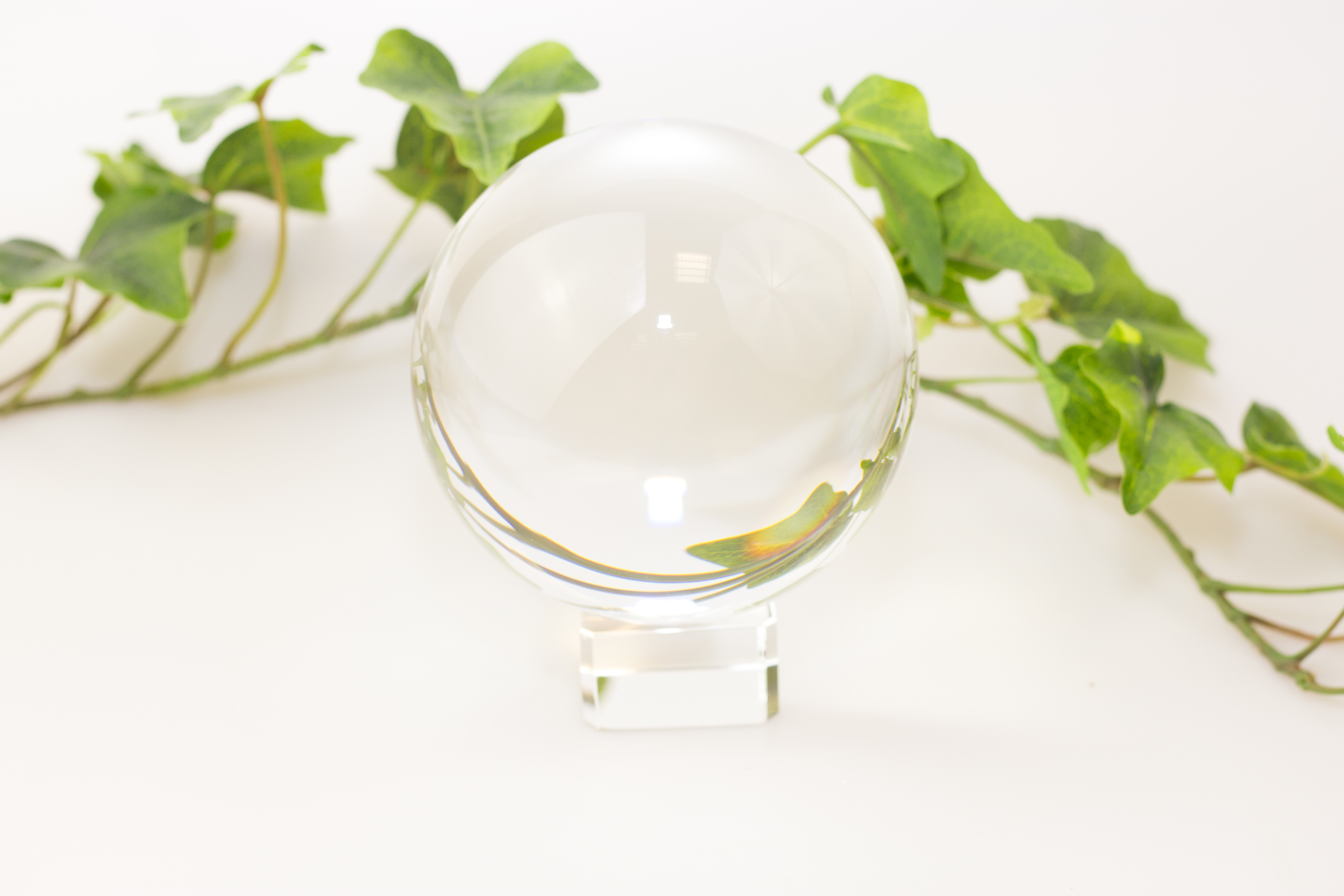 Kristallkugel + Glasfuß -- 5 cm