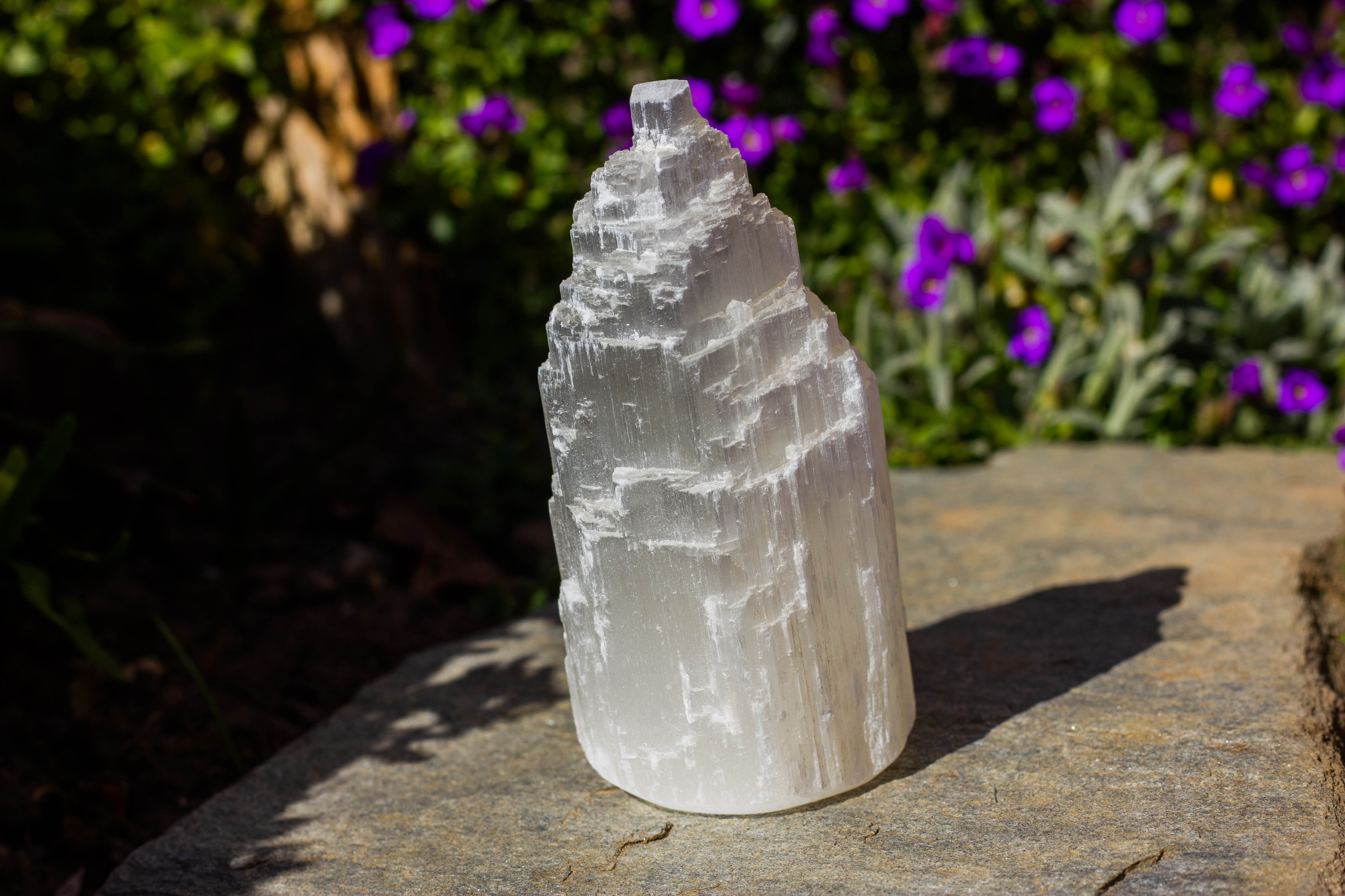 Selenit Tower mit Standfläche, klein ca. 10 cm - A Qualität